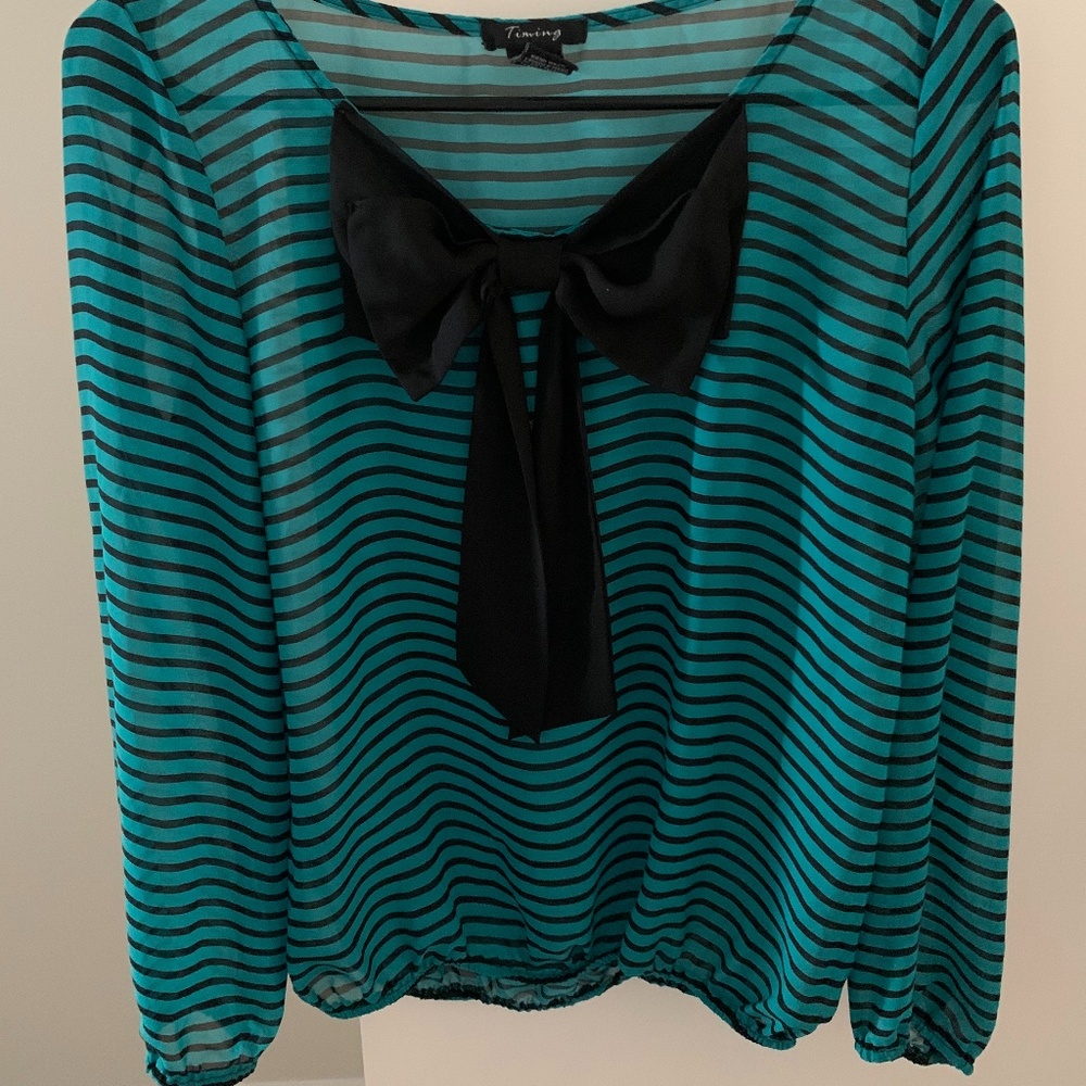 Turquoise top with long sleeves and black bow